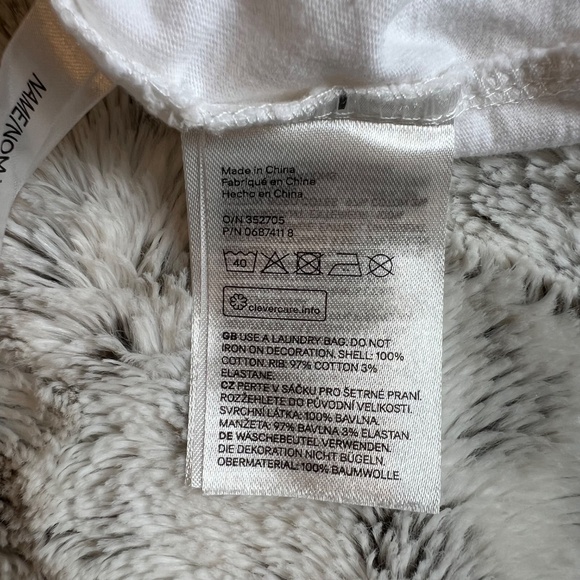 NWOT H&M Flip Shirt - Kids US8-10Y - Picture 6 of 6